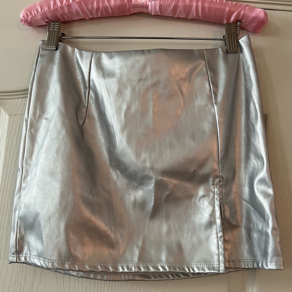 Maleny G Shop Silver Vegan Leather Miniskirt - Size S with Slit and Pleats